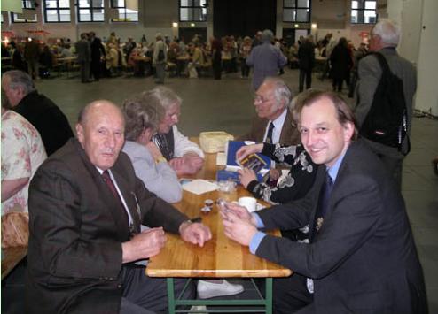 Vorne rechts: Kirchspielvertreter für Kaimen Klaus Arno Lemke (Vater aus Reiken)