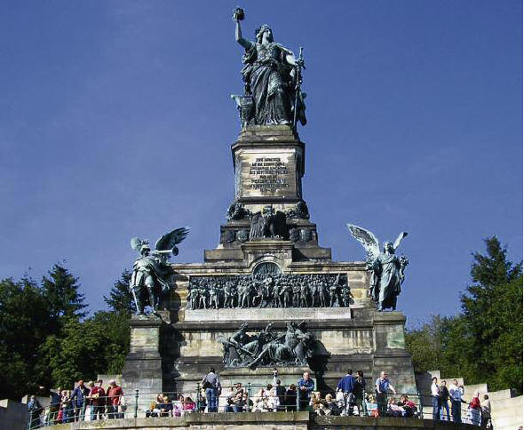Foto: Heute ein reines Ausflugsziel: Immer wieder forderten Linke den Abriß des patriotischen Monuments.