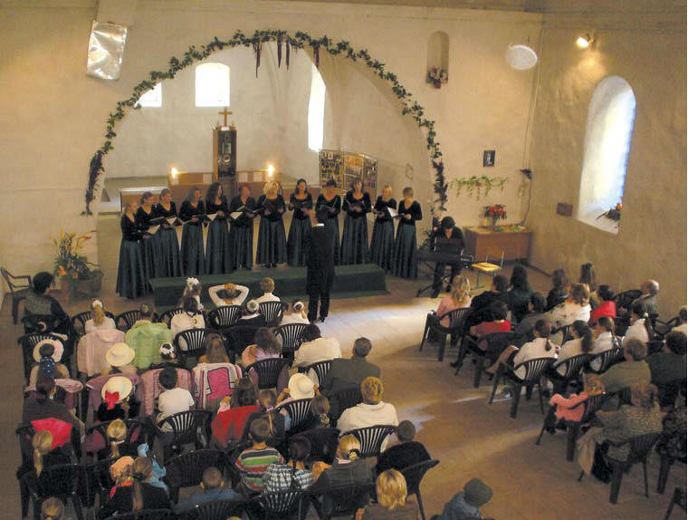 Foto: „Hier ist ein großes Werk entstanden“: Diese Worte Anton Iwanowitsch Denisonoks anläßlich des Einweihungskonzertes der Kirche von Heiligenwalde sind nicht übertrieben. (privat)