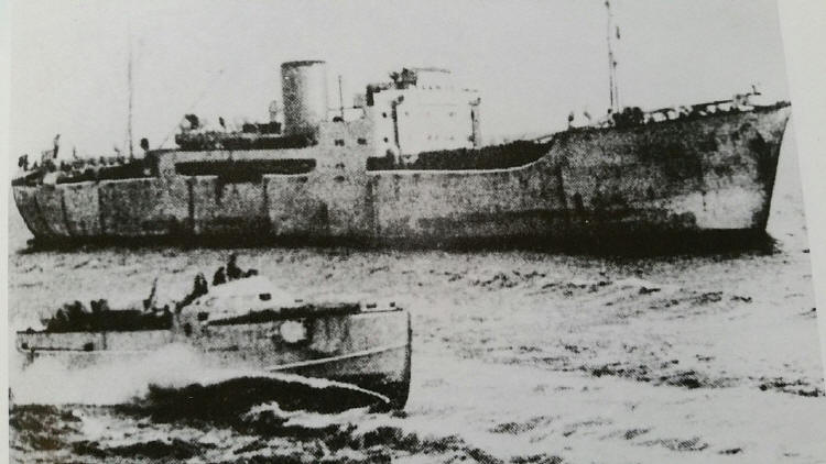 Vor dem Untergang: Gegen 19 Uhr verlässt die Goya mit ihren Begleitschiffen den Hafen Hela in der Danziger Bucht, kurz vor Mitternacht versinkt sie in der Ostsee. | © Foto: privat