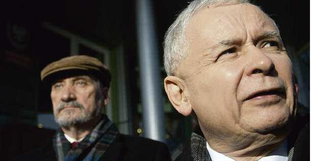 Vertrauen beschädigt: Polens Verteidigungsminister Antoni Macierewicz (l) und PiS-Chef Jaroslaw Kaczynski.